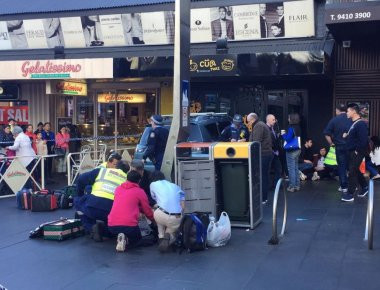 Αυτοκίνητο έπεσε σε πεζούς στο Σίδνεϊ της Αυστραλίας - 5 τραυματίες (φωτό, βίντεο) (upd)
